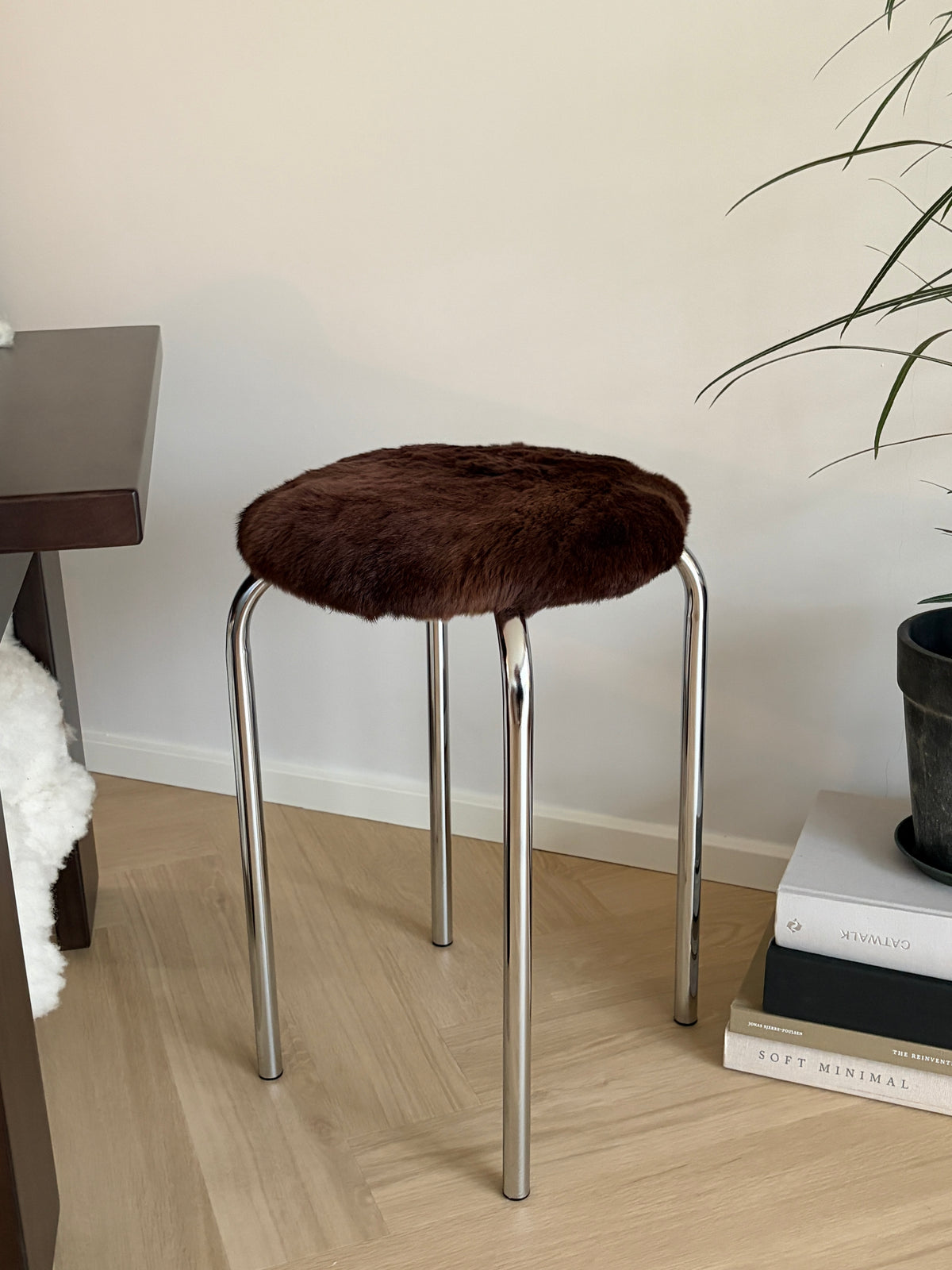 Object no 1: fur stool